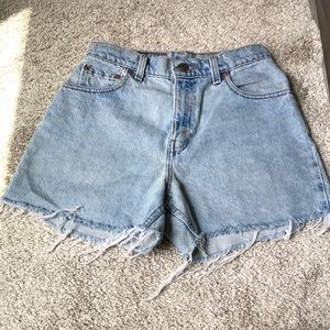 Levi’s mom shorts